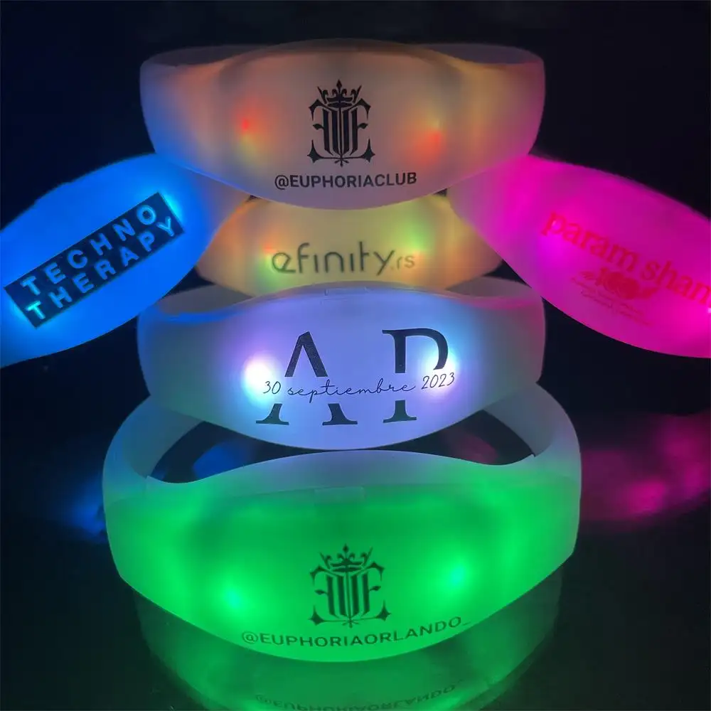 Bracelet LED de haute qualité contrôlé à distance DMX Bracelet LED en Silicone clignotant pour Bar de fête en plein air