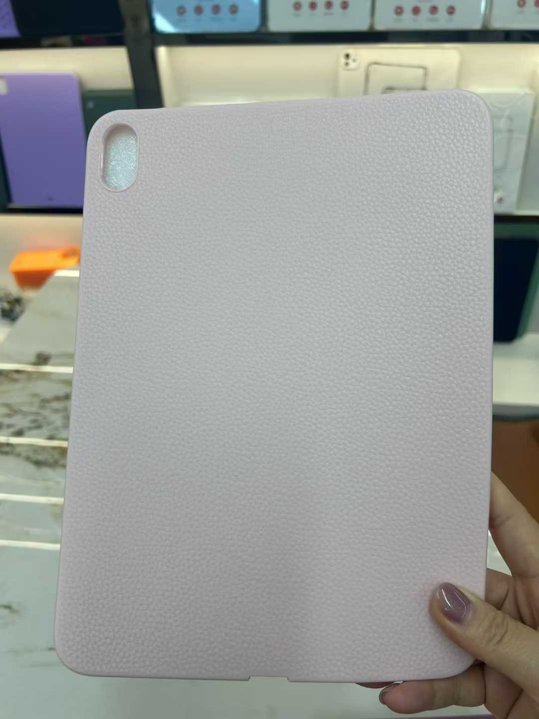 สีขาว