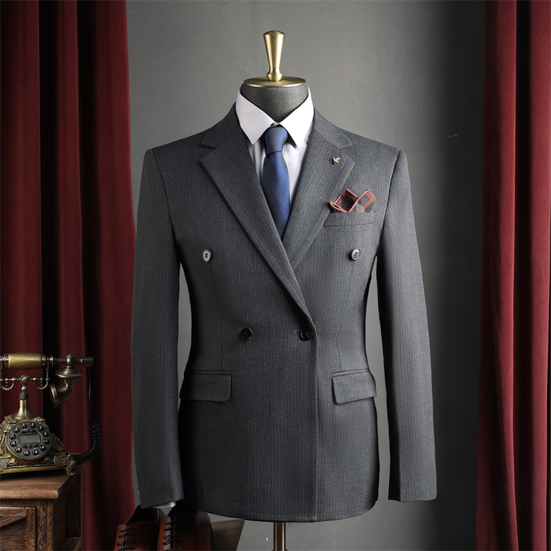 Gris foncé (costume unique)