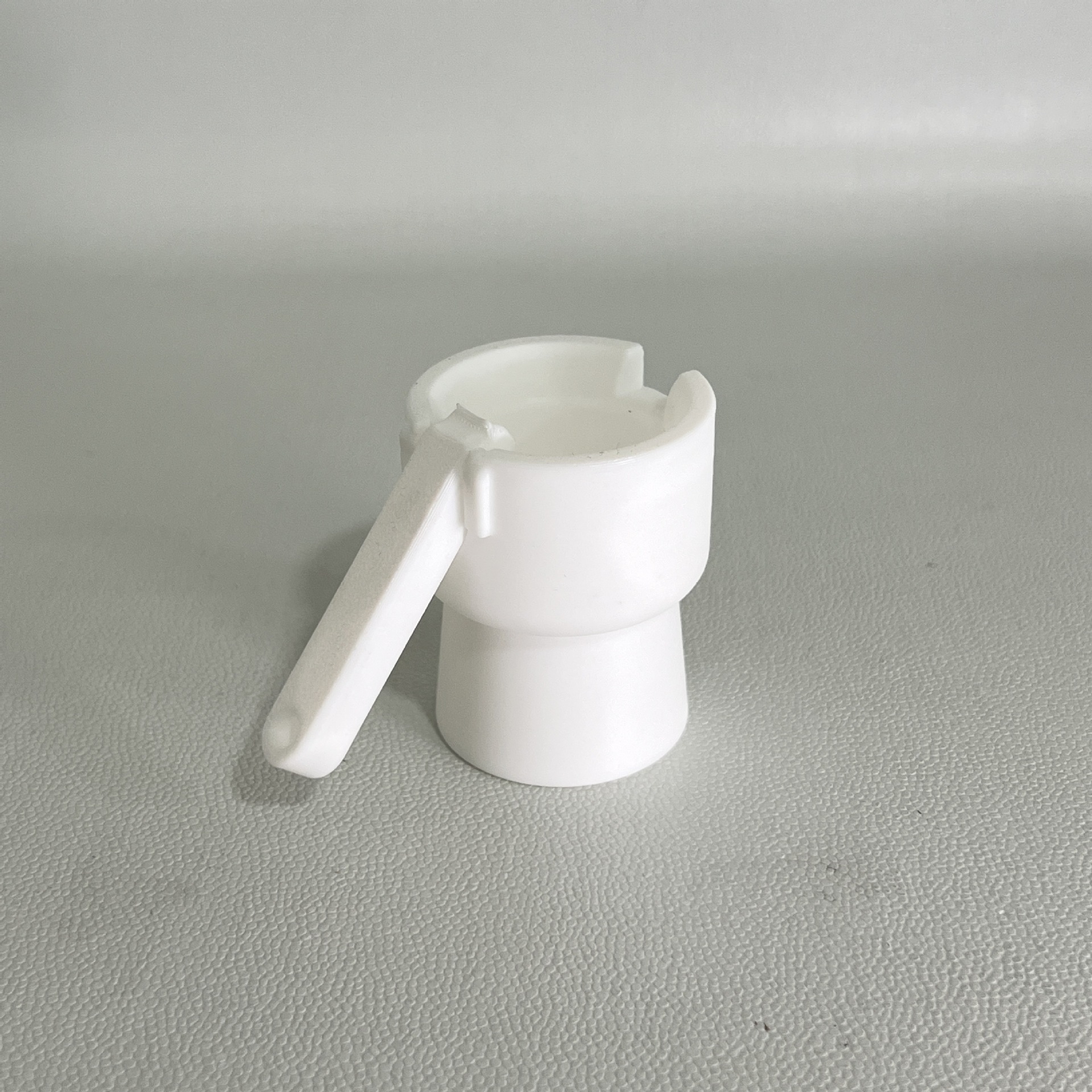 Lanceur de bouchons blanc 05l-petite-bouteille-sac