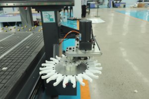 Syntec控制器4轴5轴CNC路由器，带摆动头，用于大型3d泡沫/木体雕塑切割 - Product Image 4