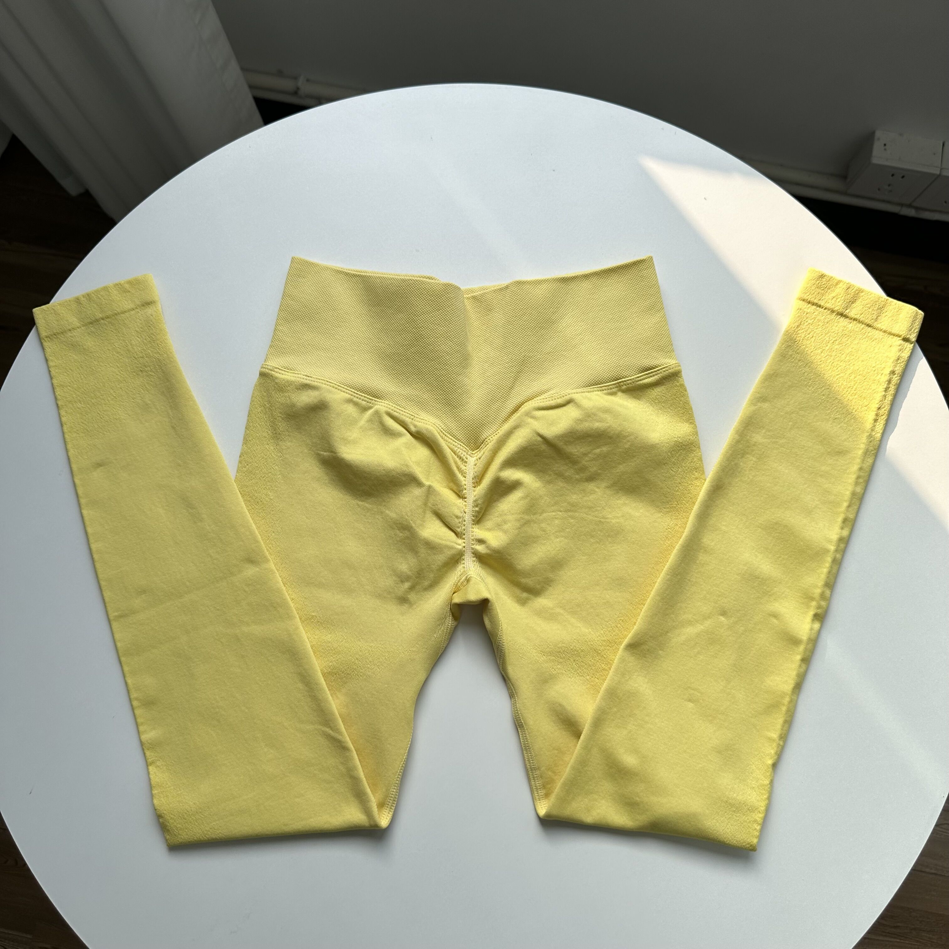 Jaune