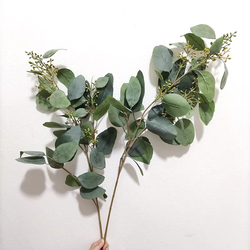 Feuilles d'eucalyptus ensemencées artificielles pointues tige fausse soie eucalyptus avec plante artificielle de baies pour arrangements floraux