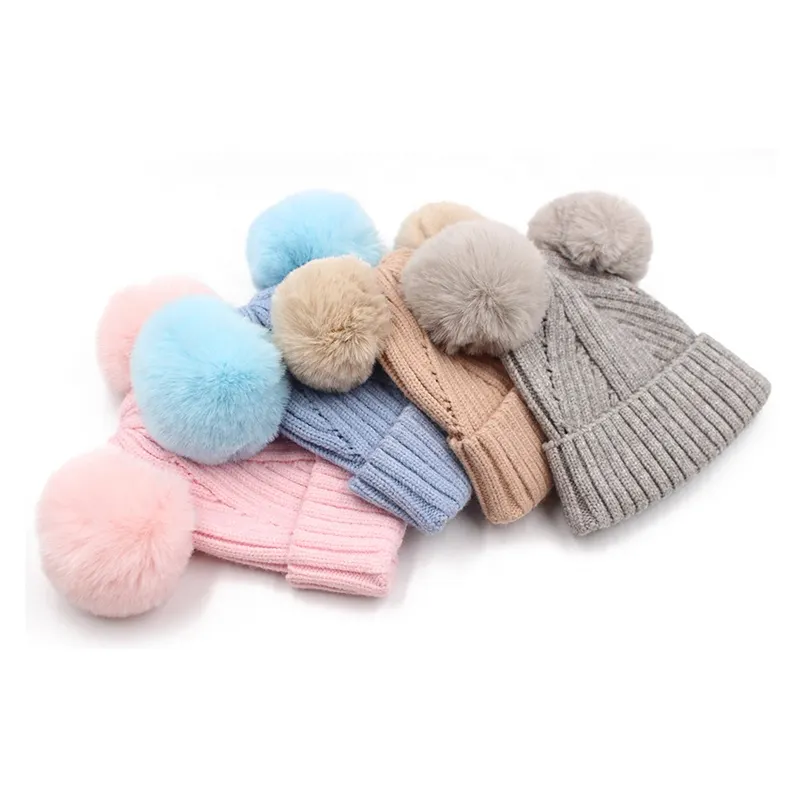 Bonnet en tricot gris tissé en fourrure douce avec pompon Accessoires d'hiver Bonnet à pompon pour bébé