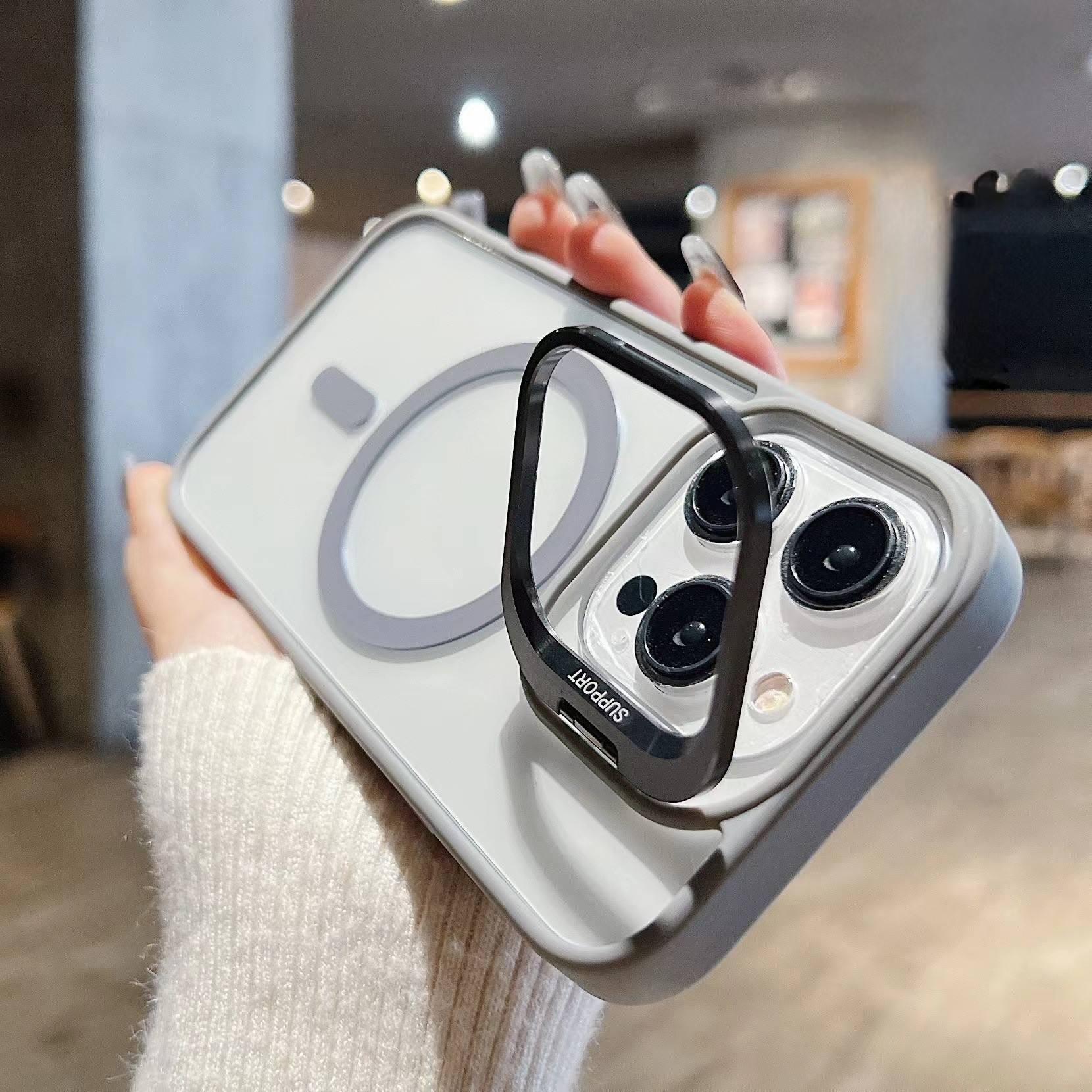 สีเทาเข้ม