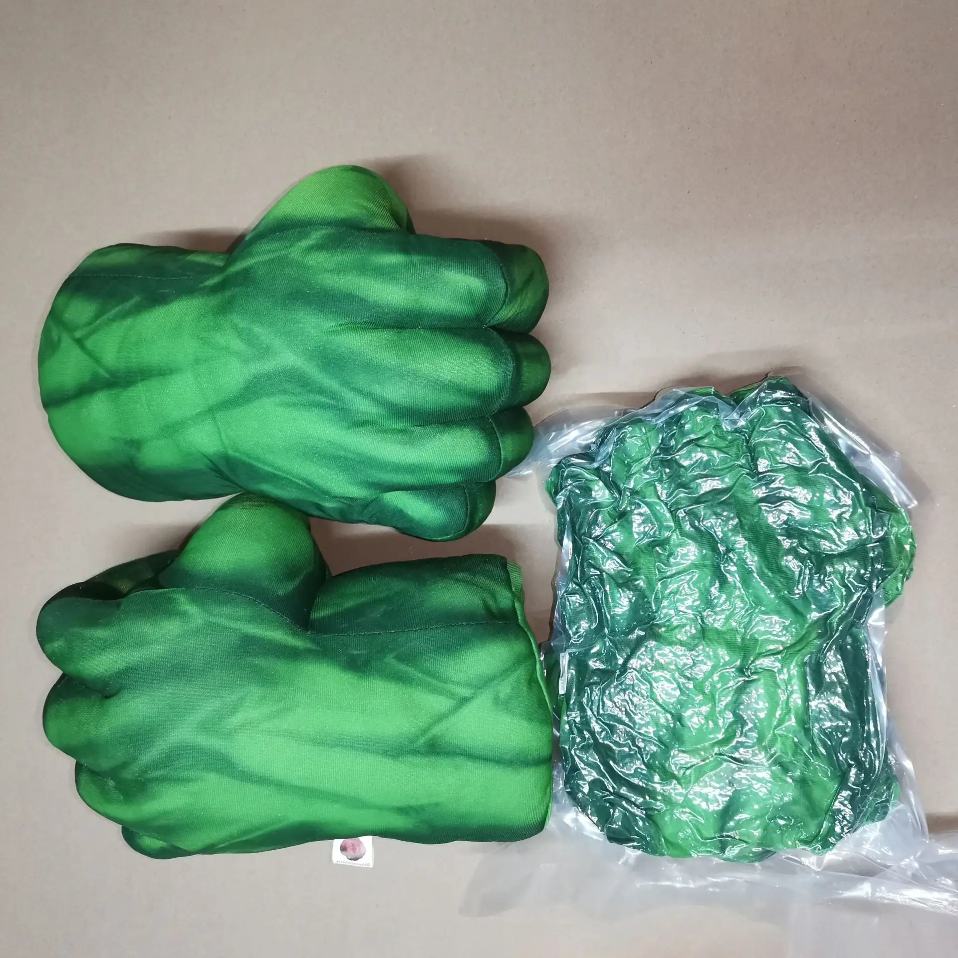 Caliente Hulk guantes de boxeo araña rojo felpa guantes de boxeo Cosplay increíble figura de superhéroe niños guantes de boxeo regalo de dibujos animados