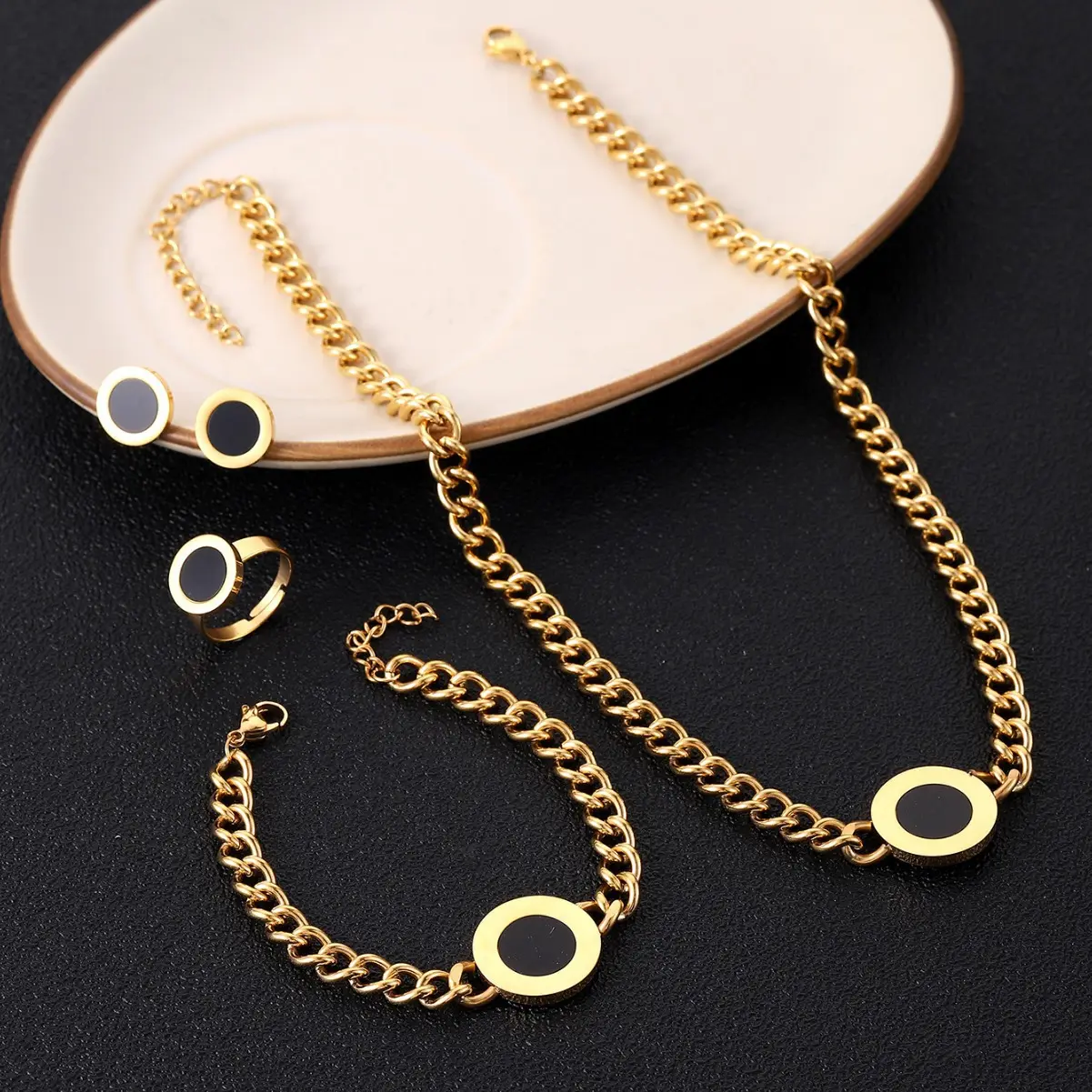 European And American Hip-Hop Retro Clavicle Chain Round Acrylic Fritillaria Titanium Steel Thick Chain Necklace Set