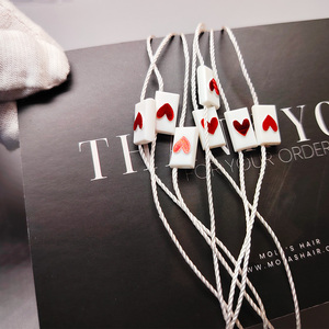 Fabricante de etiquetas colgantes de plástico en relieve personalizado con diseño de patrón de corazón de bloqueo de bucle de cuerda para prendas, bolsos, zapatos con logotipo de marca - Product Image 3