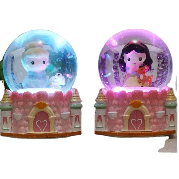 Globo de neve de resina personalizado para amantes de príncipe e princesa com luz LED 80 mm