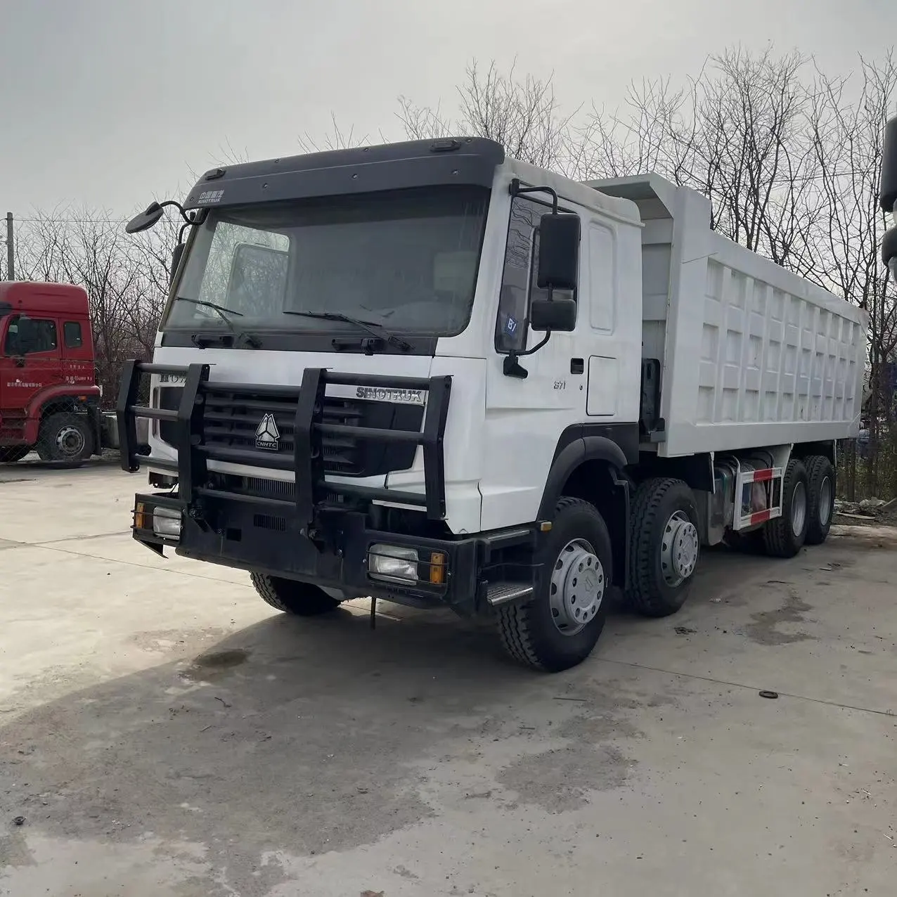 Sinotruck usado HOWO 6X4 8X4 4X2 371 375 400 hp caminhão basculante de bom estado preço barato caminhão pesado