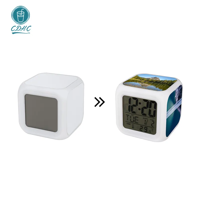 Nuevo llega al por mayor de sublimación blanca popular en blanco LED CAMBIO DE Color reloj despertador inteligente Digital con batería AAA