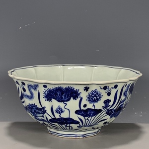 Jingdezhen <strong>Ceramic</strong> Customization Bowl with Fish and Algae Patterns Hand Painted Blue and White Fish Pattern Bowl - Product Image 4