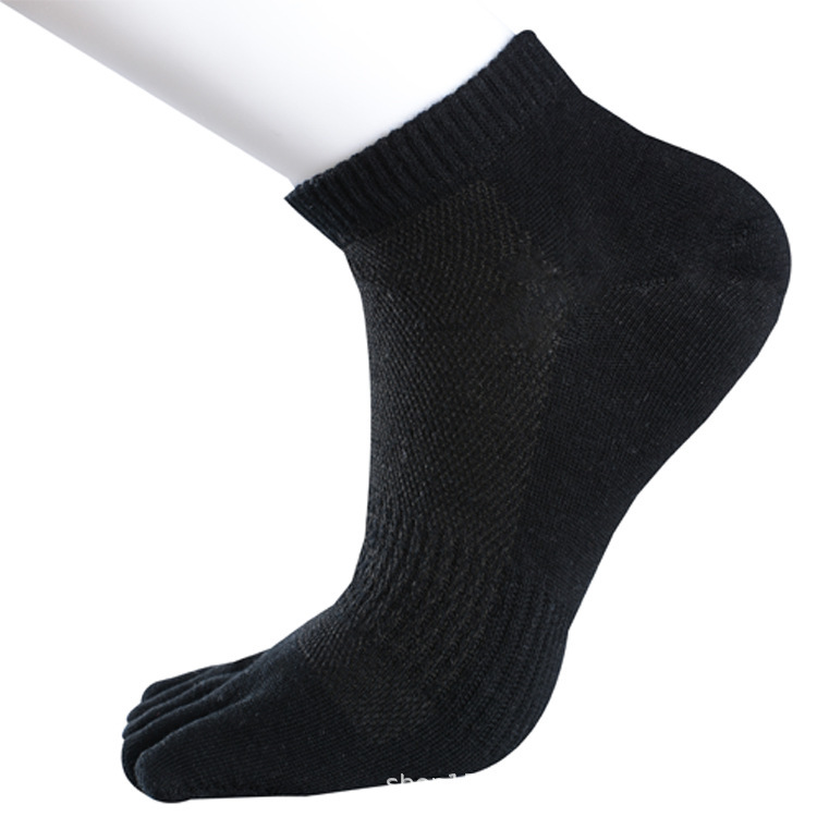 Chaussettes bateau cinq doigts homme, noires plates.