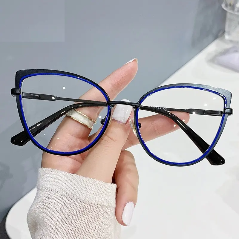 Luxe à la mode 2023 rétro classique métal cadre oeil de chat femmes montures optiques en gros Anti lumière bleue lunettes