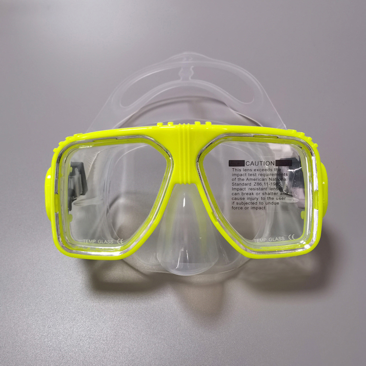 Falda amarilla y transparente