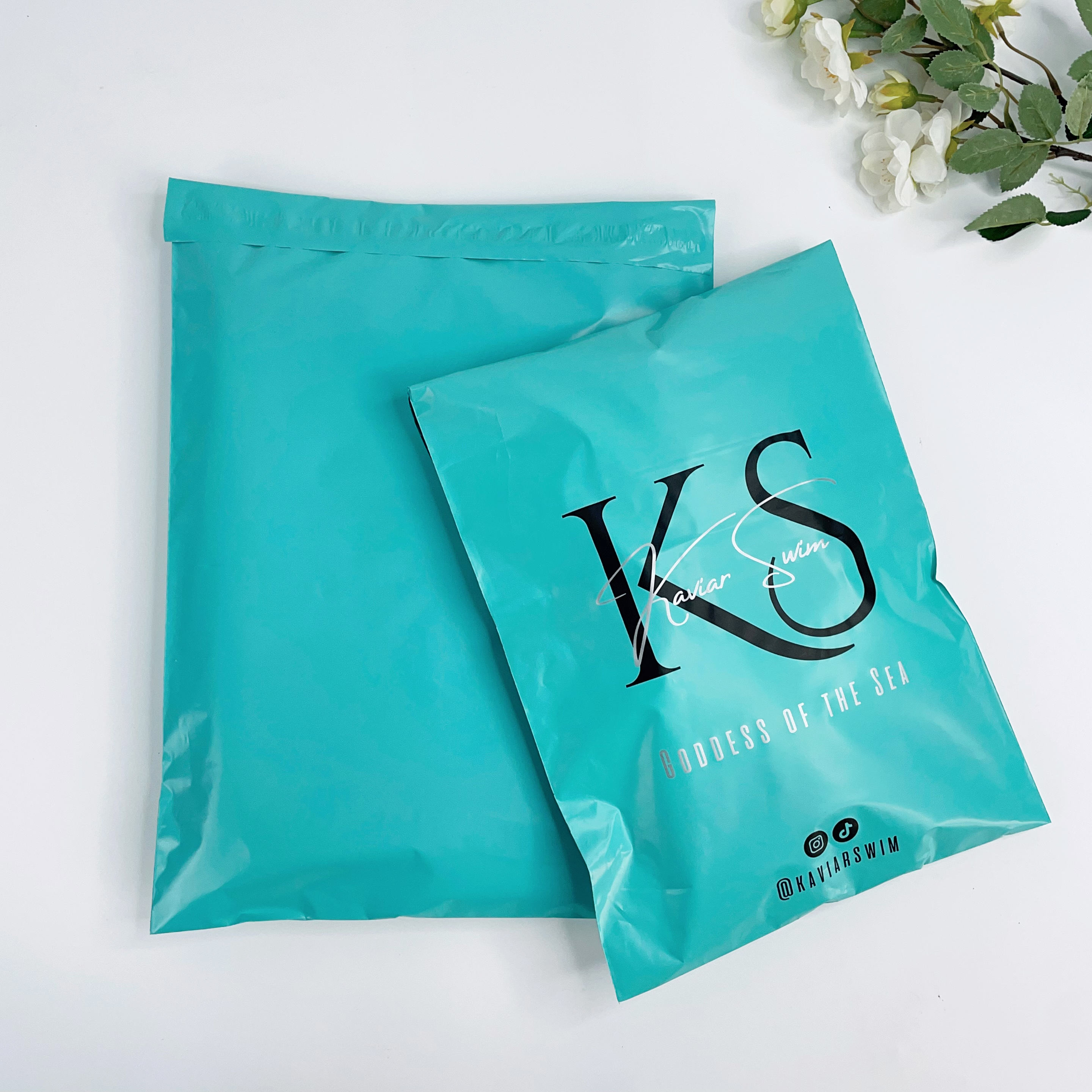 สีเขียวอมฟ้า