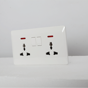 Presa interruttore elettrico marchio YAKI presa Multi-posizione a tre fori con interruttore e presa multifunzione di alta qualità