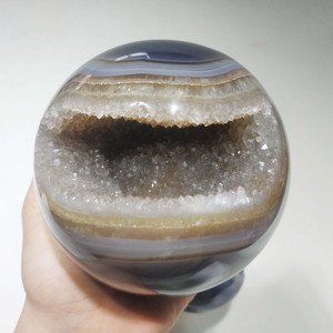 卸売大型天然瑪瑙ジオードクリスタルボール球形装飾用
