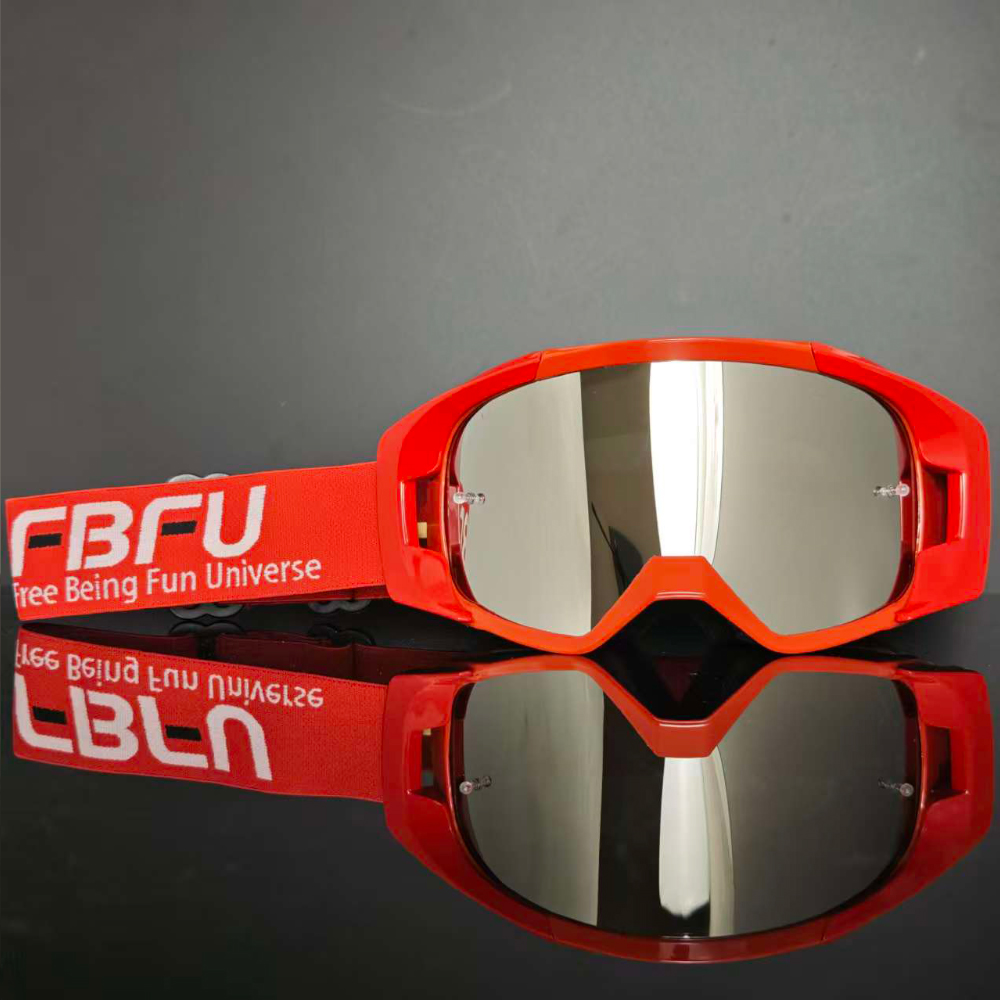 Gafas plateadas con montura roja