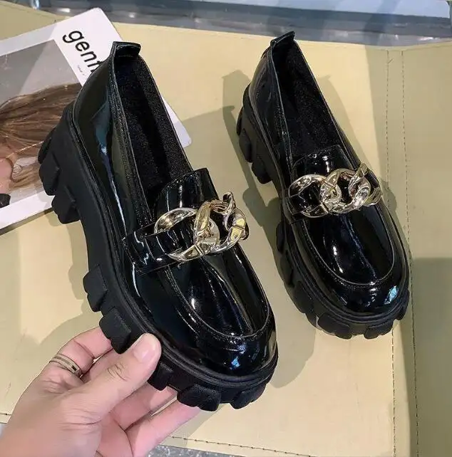 NOUVEAU Décoration en métal Mocassins noirs à bout rond pour l'extérieur Mocassins à talons épais et semelle souple respirante pour femmes