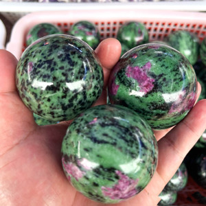Natürliche Kristall kugeln Halbe del stein handwerk Rubin in Zoisite Rough Spheres
