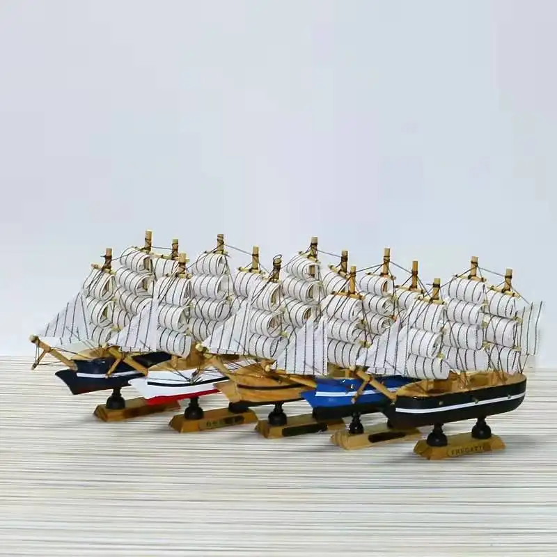 14センチメートルHandmade Wooden Sailing Boat Home Decor Retro Ship Crafts Model Wood Decoration Sailboat Birthday Gift Souvenirs子供