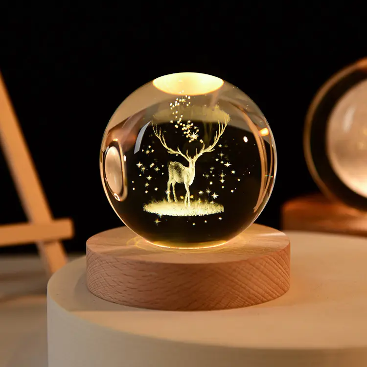 3D incisione Laser pupazzo di neve cervo palla di cristallo di natale con Base in legno chiaro a LED sfera di vetro bianco caldo Luz De Navidad