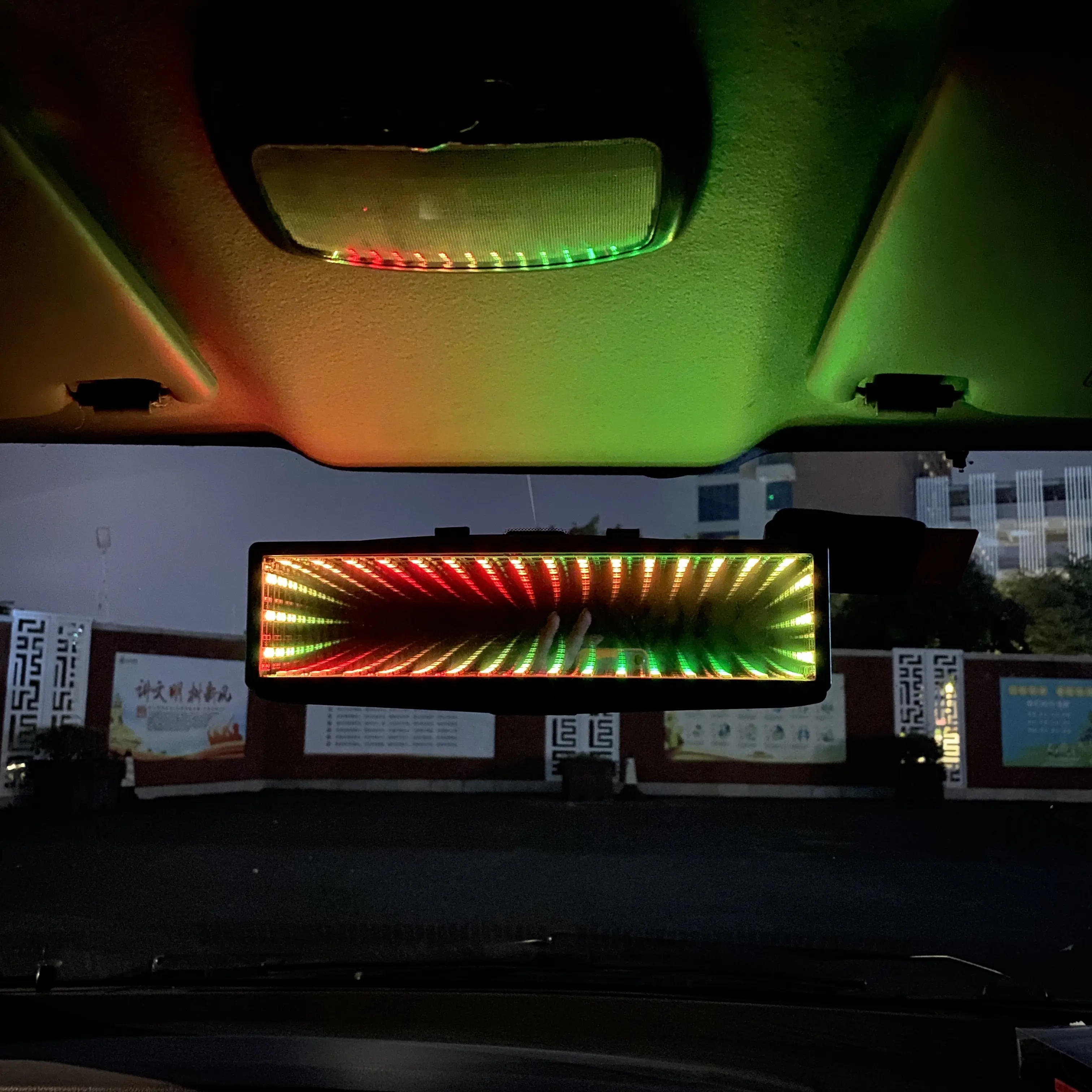 Personalità per uomo donna colorato grande campo antiriflesso 3D senza fondo estende lo specchietto retrovisore per auto a LED RGB