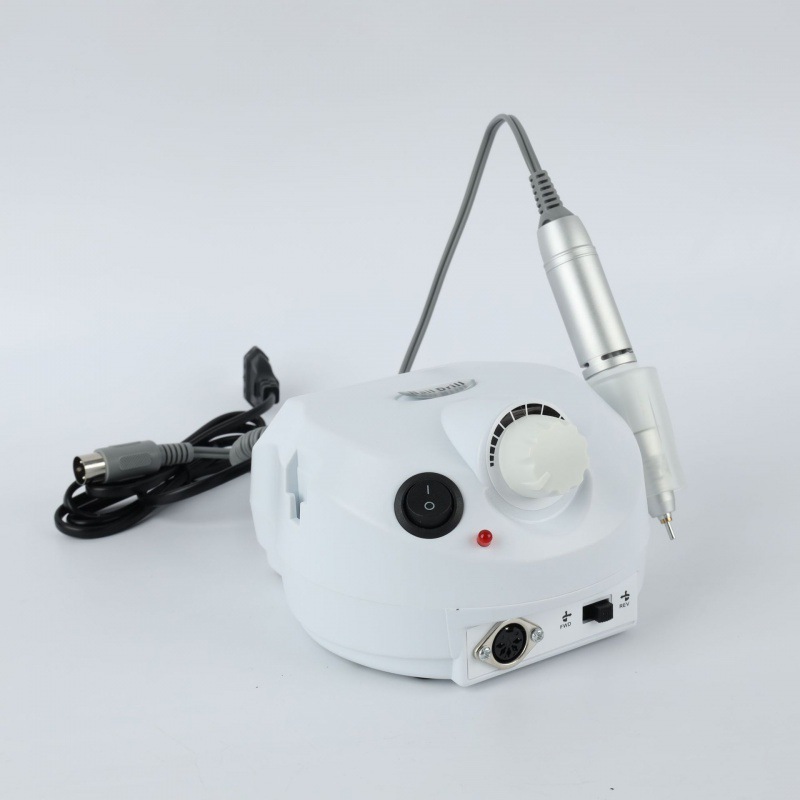 03 # Prise UE blanche électronique