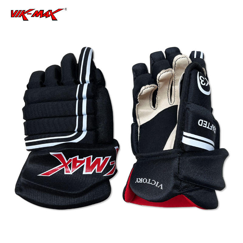 ถุงมือสีดำ