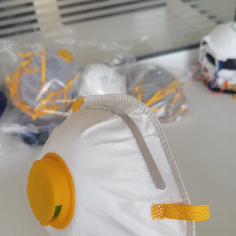 Precio de fábrica Cup Dust Safety Masks con Noseclip ajustable ligero con dos correas diadema trenzada 20Pack máscara portátil