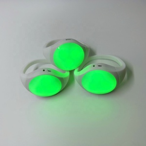 Elastisches Armband drahtlose dmx Sender Empfänger benutzer definierte blinkende LED Armbänder Fernbedienung Party LED Armband Steuerung dmx