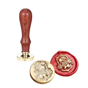 Huy Hiệu Trường <span class=keywords><strong>Harry</strong></span> <span class=keywords><strong>Harry</strong></span> <span class=keywords><strong>Harry</strong></span> <span class=keywords><strong>Harry</strong></span> <span class=keywords><strong>Harry</strong></span> <span class=keywords><strong>Potter</strong></span> 3D Tùy Chỉnh Đầu Con Dấu Sáp Bằng Đồng - Product Image 1