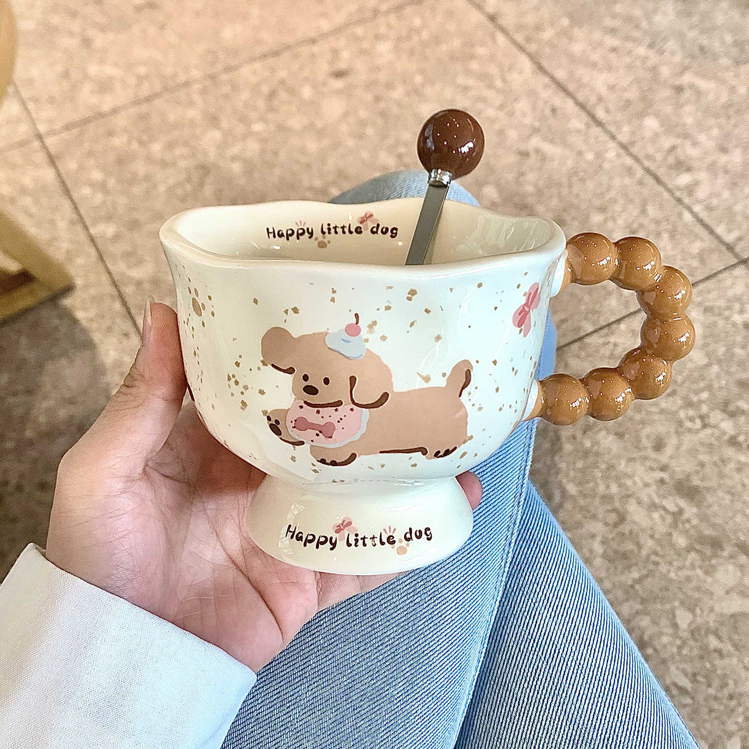 Bavoir rose, tasse simple, cuillère