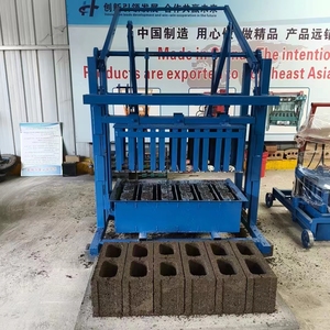 Operación manual Máquina de ladrillos de hormigón Fabricación de bloques huecos estándar de dos a cinco piezas por tiempo de ciclo - Product Image 4