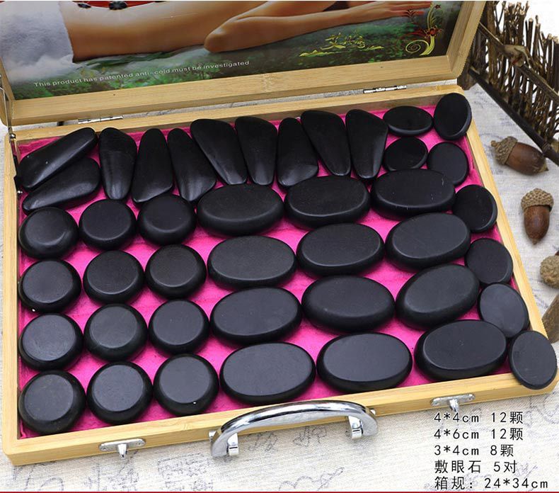 Ensemble de 42 pierres noires