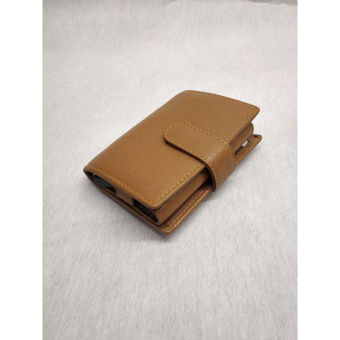 สีน้ำตาล