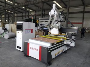 Máquina enrutadora CNC ATC de alta eficiencia LU DIAO para enrutador CNC ATC de madera MDF 1325 con hoja de sierra - Product Image 3