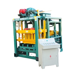 Máquina de fabricación de ladrillos Hydraform QT 4-25 de baja inversión en mano de obra para construcción a pequeña escala utilizando arena de hormigón como materias primas - Product Image 3