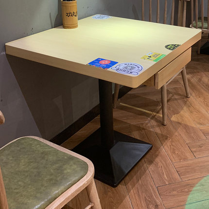 table carrée avec tiroir