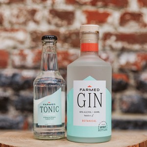 High-End 50cl şişelenmiş belçika Genever Premium çiftlik botanik cin ile çiçek kişniş ve Juniper beyaz etiket üst tedarikçisi