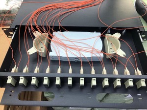 Caja de terminales ópticas de Panel de conexión de 19 pulgadas de montaje en rack FTTH de alta calidad para conectores de adaptadores ópticos SMF MMF DX Fiber SC FC ST LC - Product Image 4