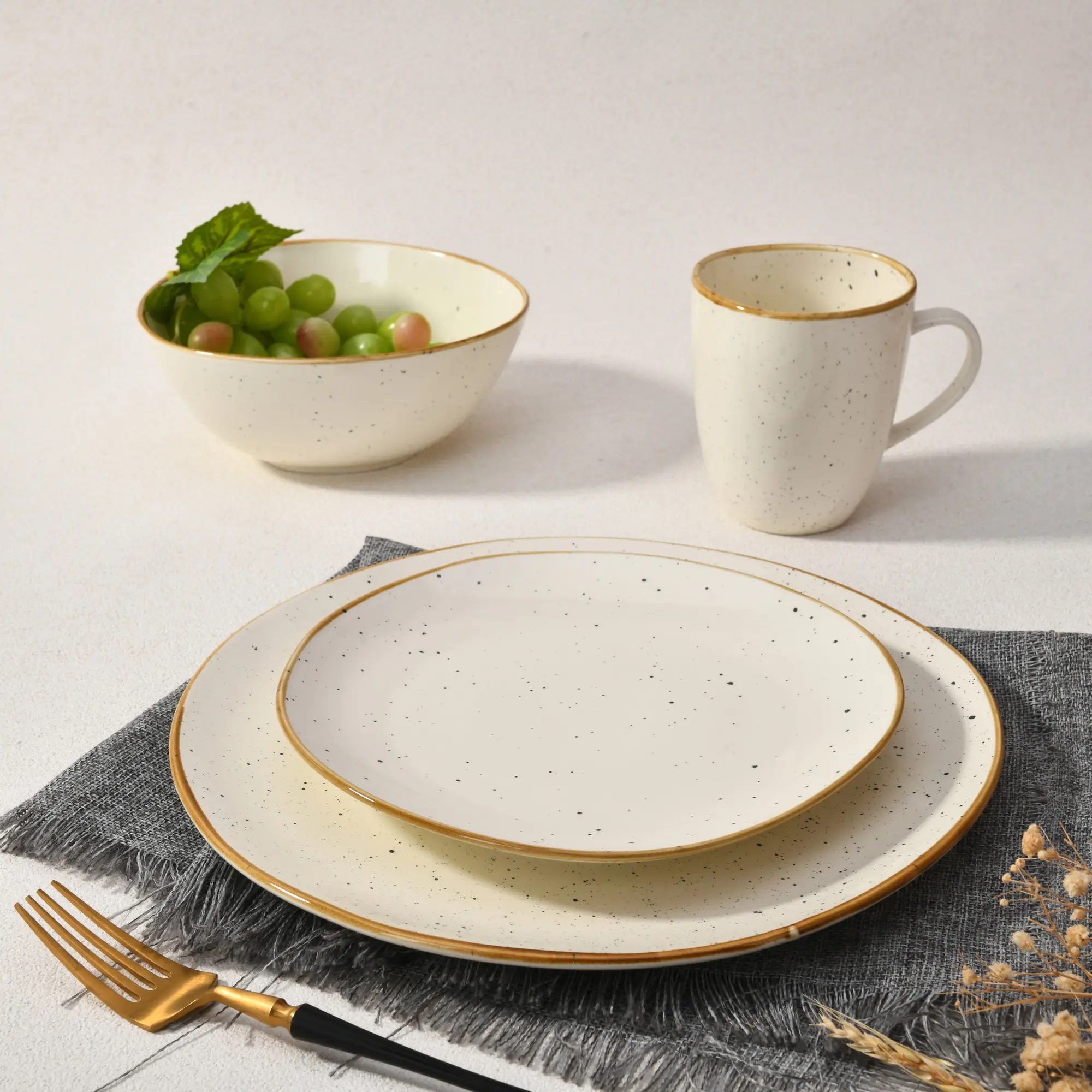 Nuovo porcellana 16 pz monocromatico eleganza stile classico giapponese Fine Bone China Set di stoviglie in ceramica