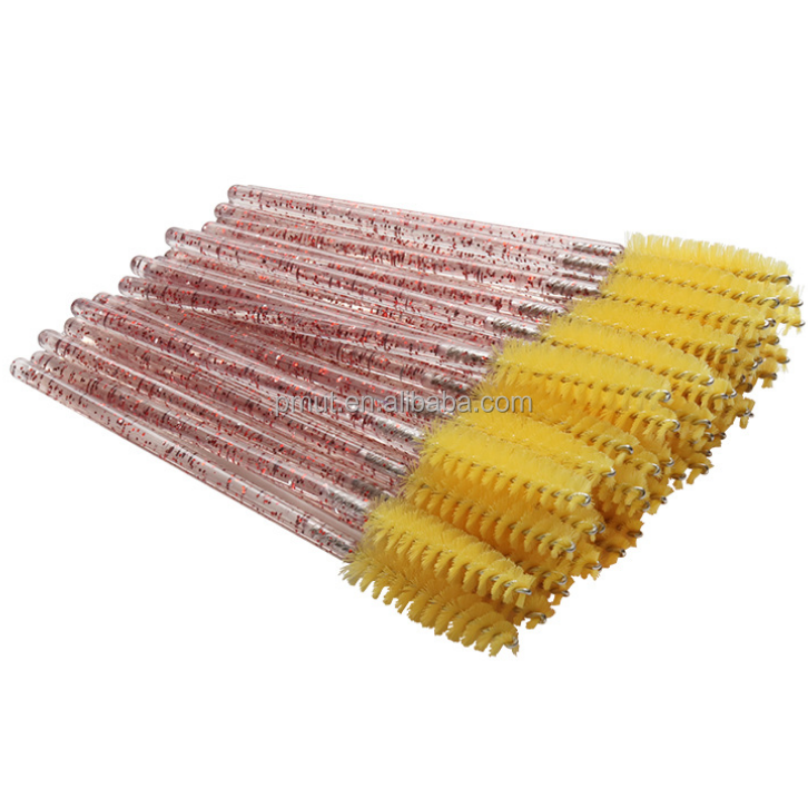 Pincel amarillo con mango rojo