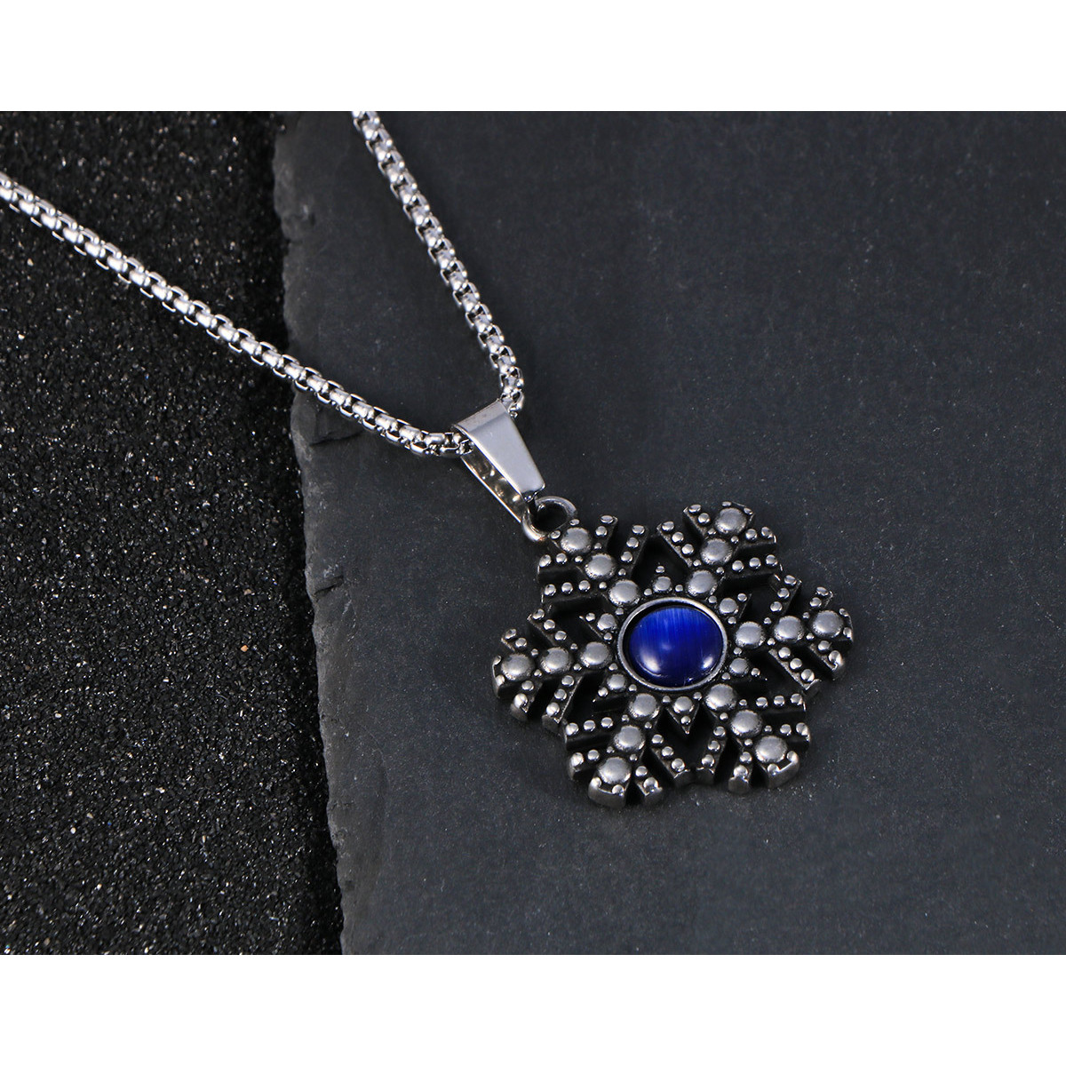 Pendentif unique bleu saphir