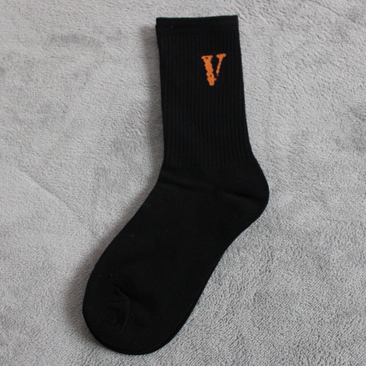 V noir
