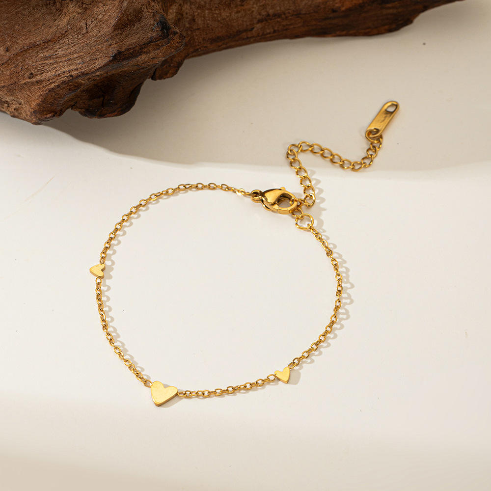 สร้อยข้อมือหัวใจสีทองขนาดเล็ก