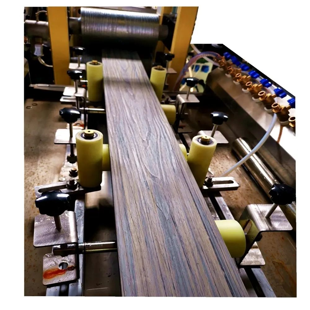 Macchina per la produzione di prodotti in legno composito WPC decking WPC