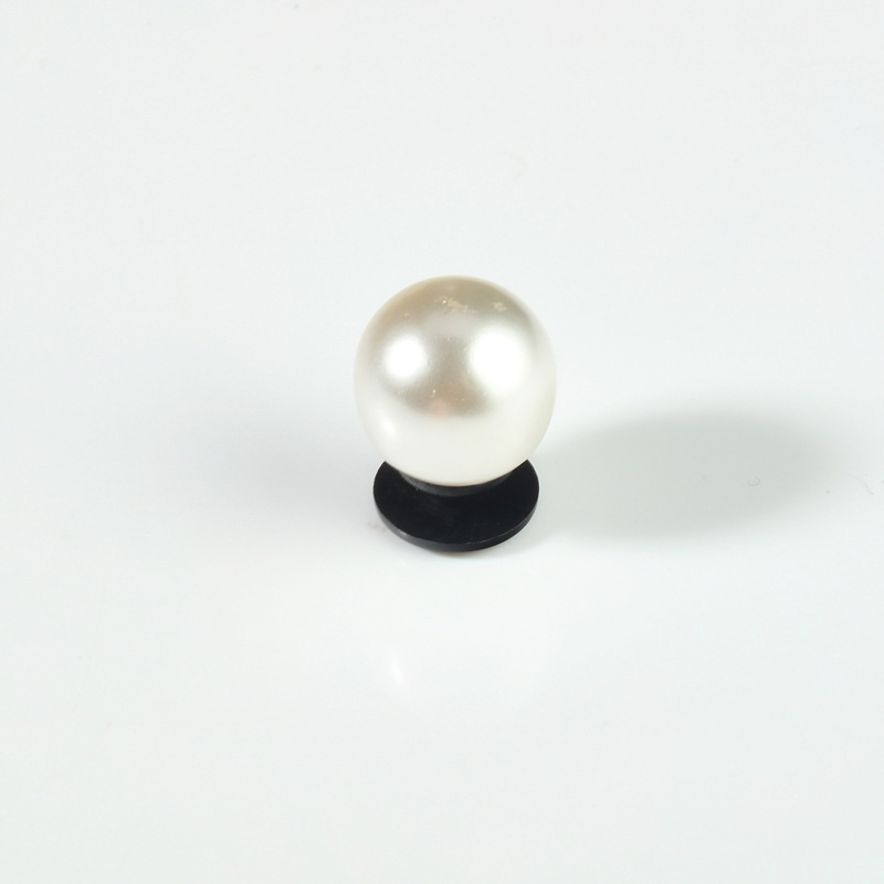 Perle blanche tridimensionnelle