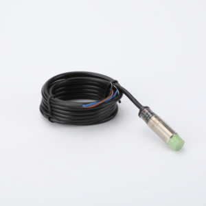 PR12-4DN2カスタマイズ誘導近接センサー金属防水スイッチDC6-36V範囲様々な用途向け - Product Image 1